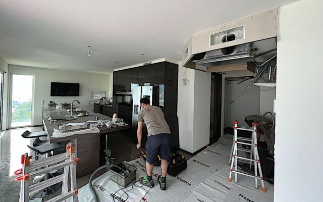 Installazione di condizionatore ad acqua senza unità esterna in appartamento a Lugano