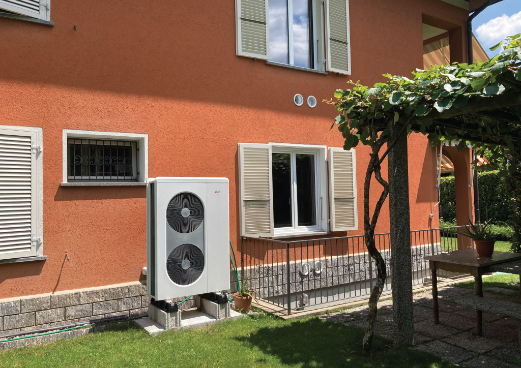 Griglie esterne climatizzatore Innova senza unità esterna installato a Riva San Vitale su facciata