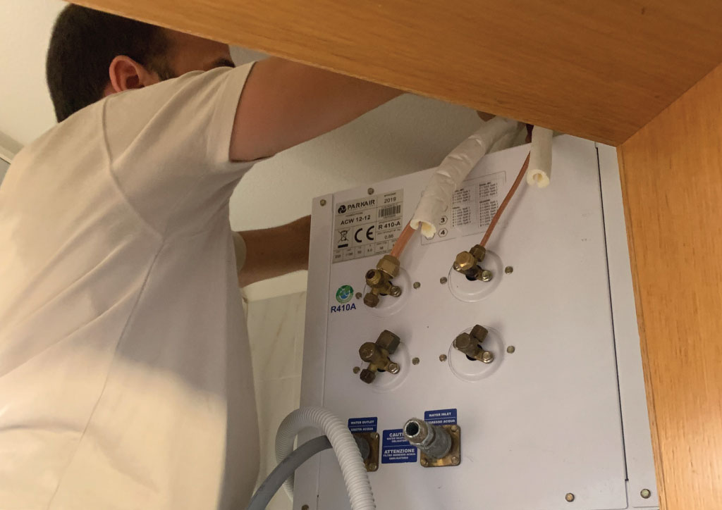 Installazione condizionatore ad acqua Parkair a Morbio Inferiore da Climalux